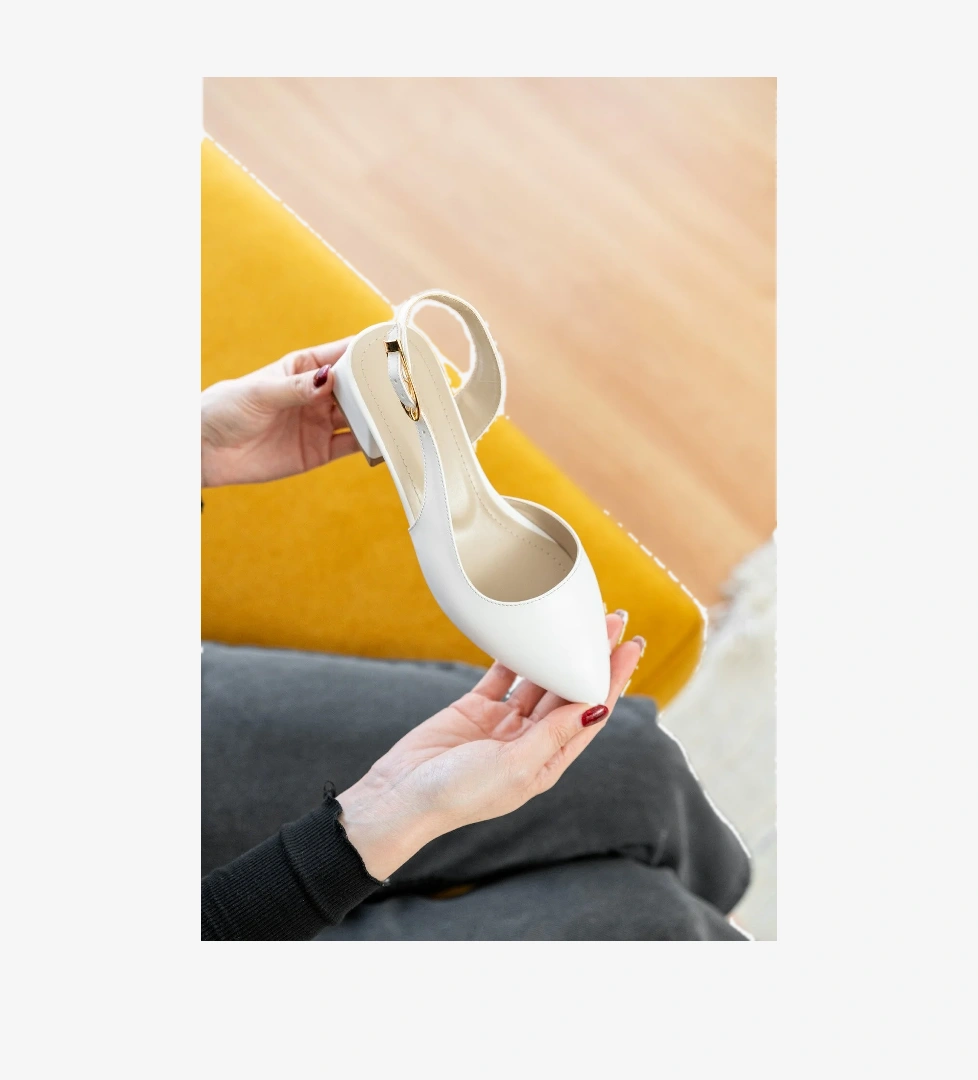 Aura Beyaz Yanı Tokalı (4 cm Topuk Boyu ) Sivri Burun Topuklu Babet Ayakkabı