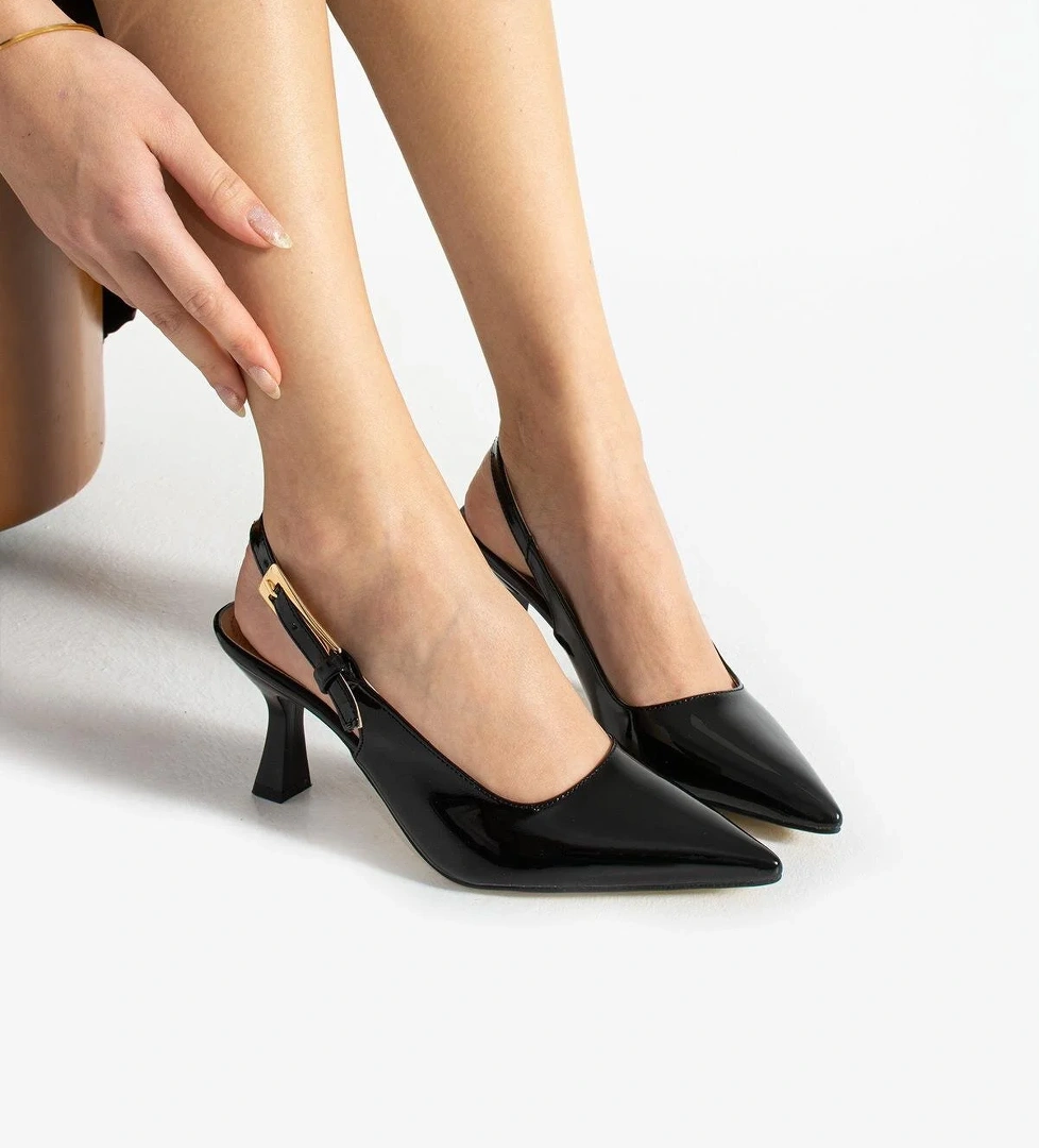 Tokalı Kadın Sivri Topuklu Ayakkabı