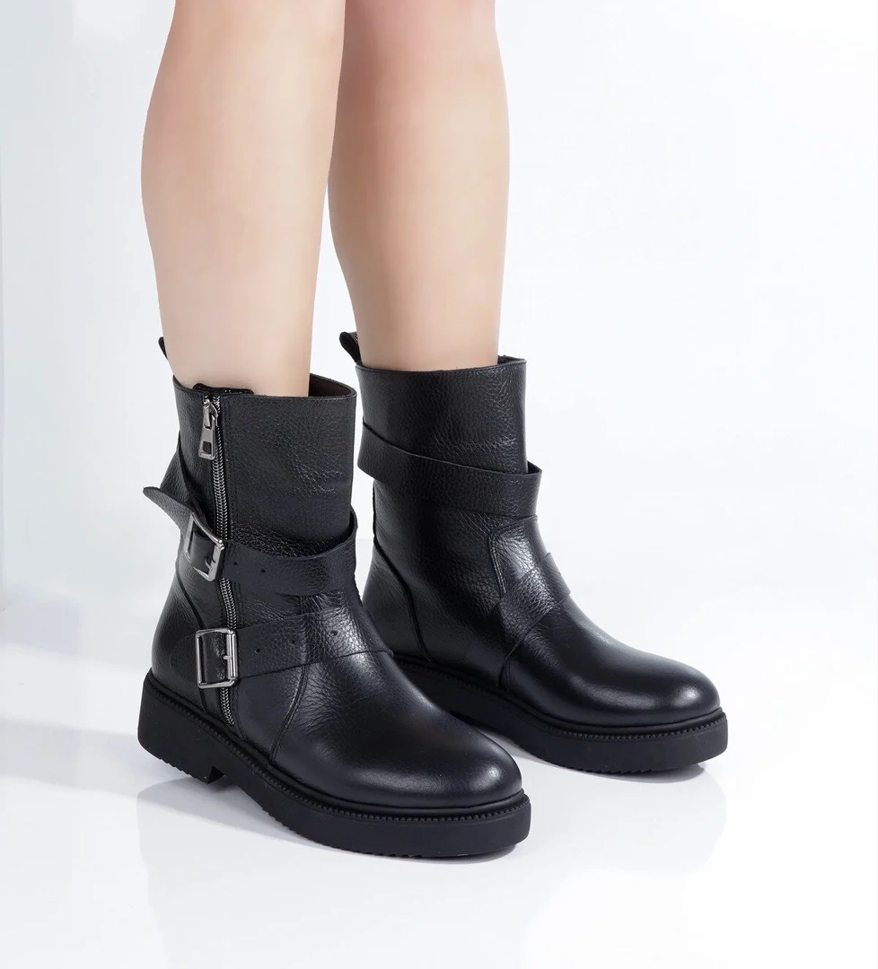 Modabuymuş Odette Hakiki Deri Kısa Topuklu Taşlı Günlük Bot model görseli