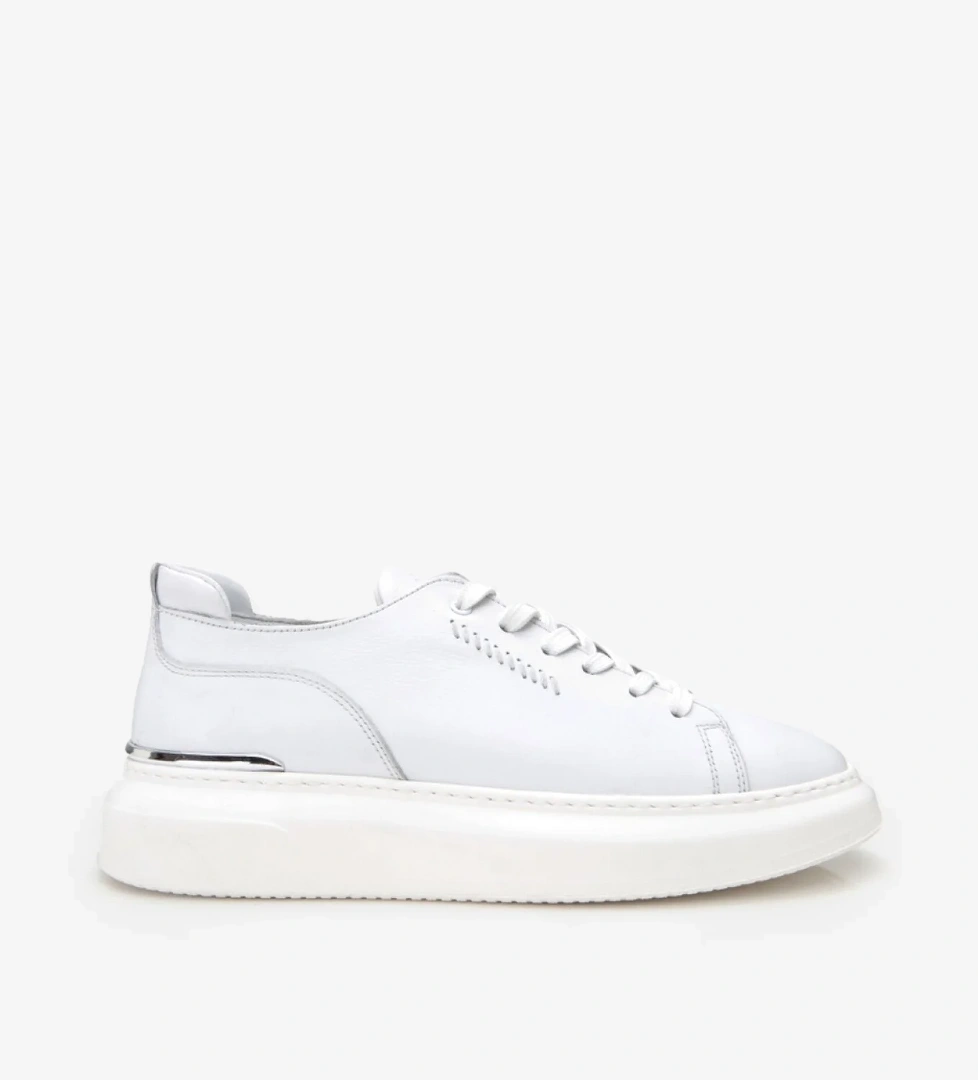 Hotiç Erkek Deri Beyaz Toka Detaylı Spor Ayakkabı model görseli