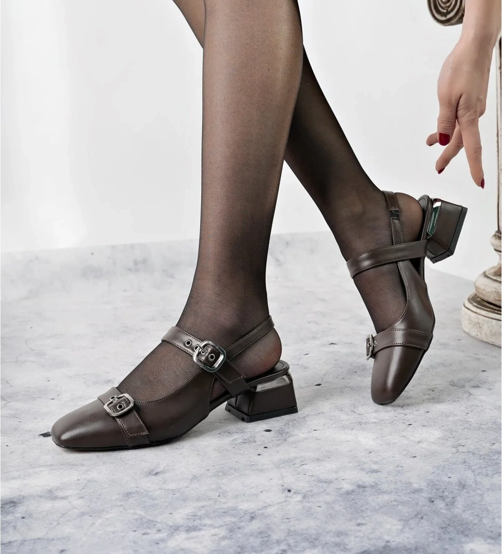 YUQİ Arkası Açık Küt Burun Çift Kemerli Kadın Günlük Klasik Kısa Topuklu Ayakkabı - Görsel 1