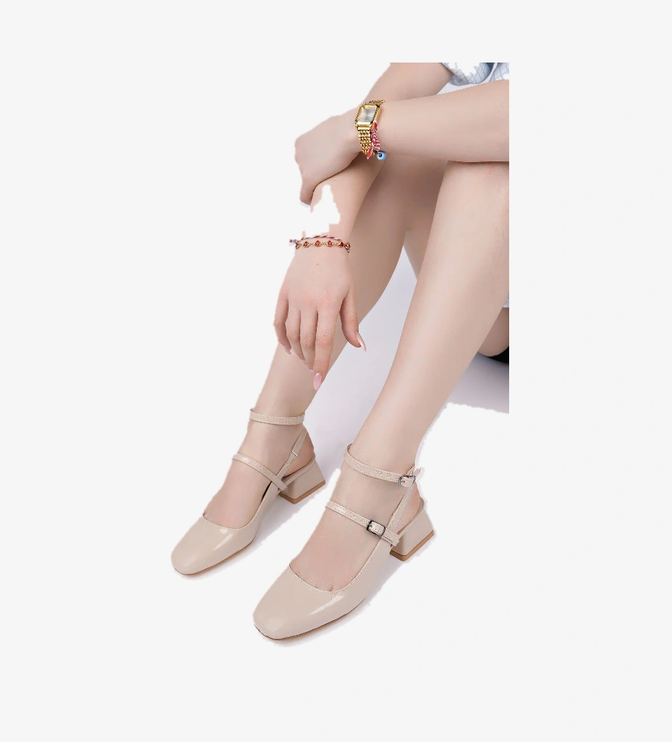 CHOPRA Kare Burun Çift Kemerli Bilekten Bağlamalı Arkası Açık Kısa Topuklu Ayakkabı