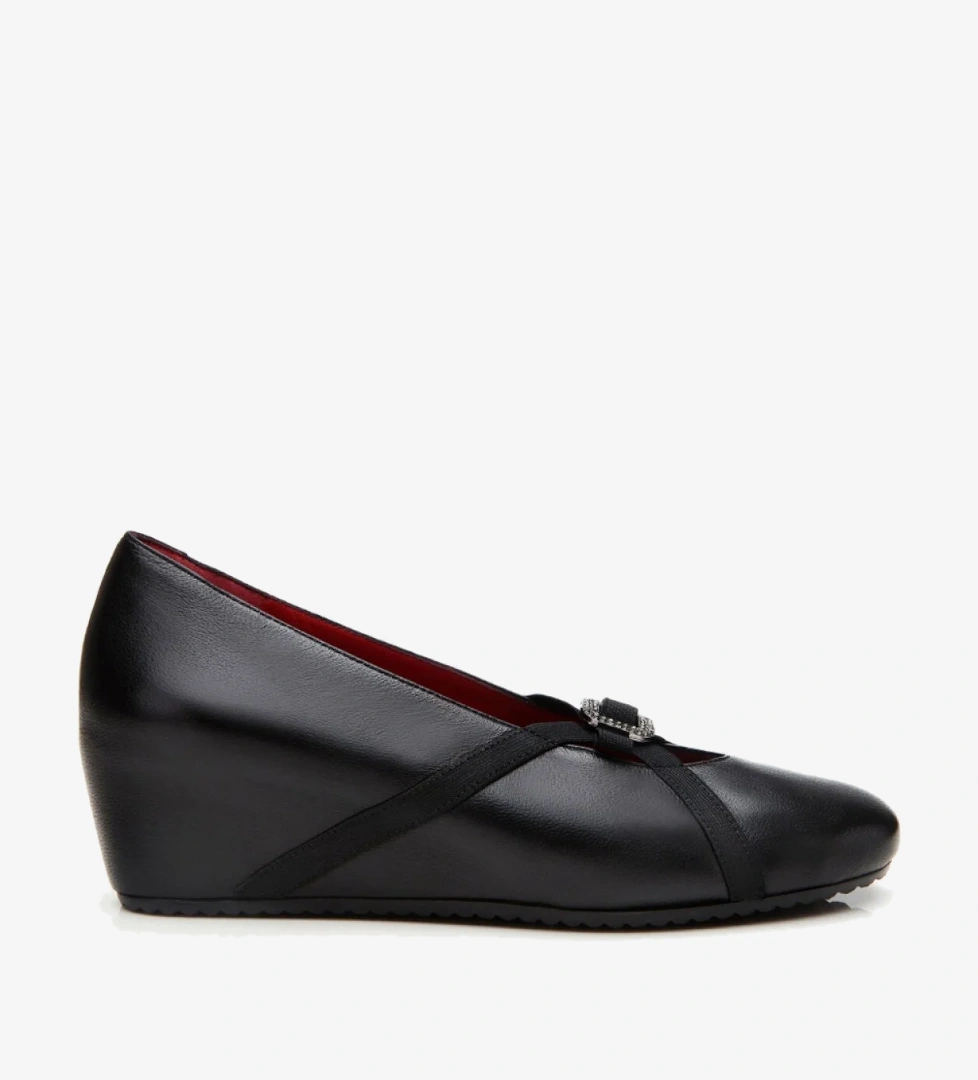 Hotiç Kadın Deri Toka Detaylı Dolgu Topuklu Ayakkabı model görseli