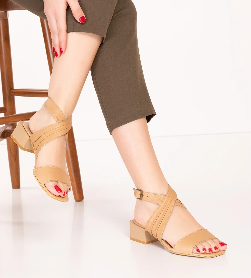 Gondol Kadın Hakiki Deri Tek Bantlı Kısa Topuklu Ayakkabı ast.2001