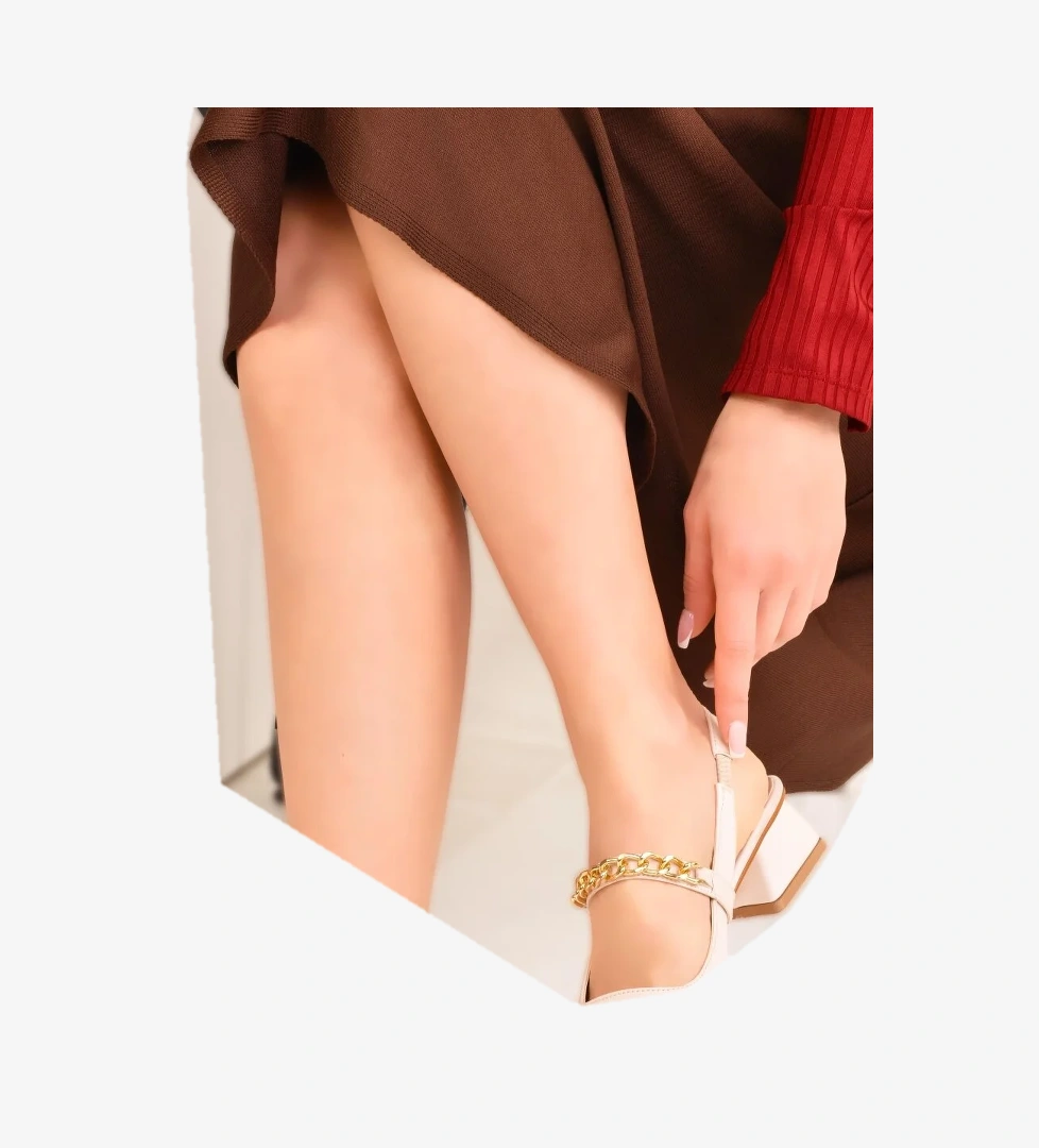 Kısa Topuk Zincir Detaylı Süet Ayakkabı