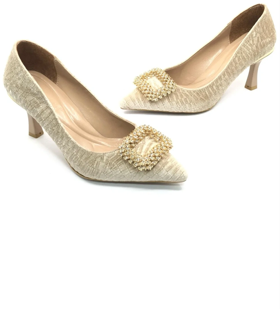 Kadife Taş Toka Detaylı Stiletto Kadın Topuklu Ayakkabı