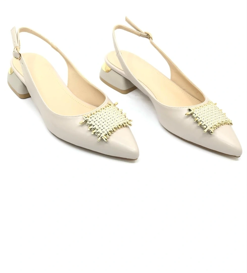 Feles Toka Detaylı Kısa Topuklu Arkası Açık Kadın Babet Ayakkabı model görseli