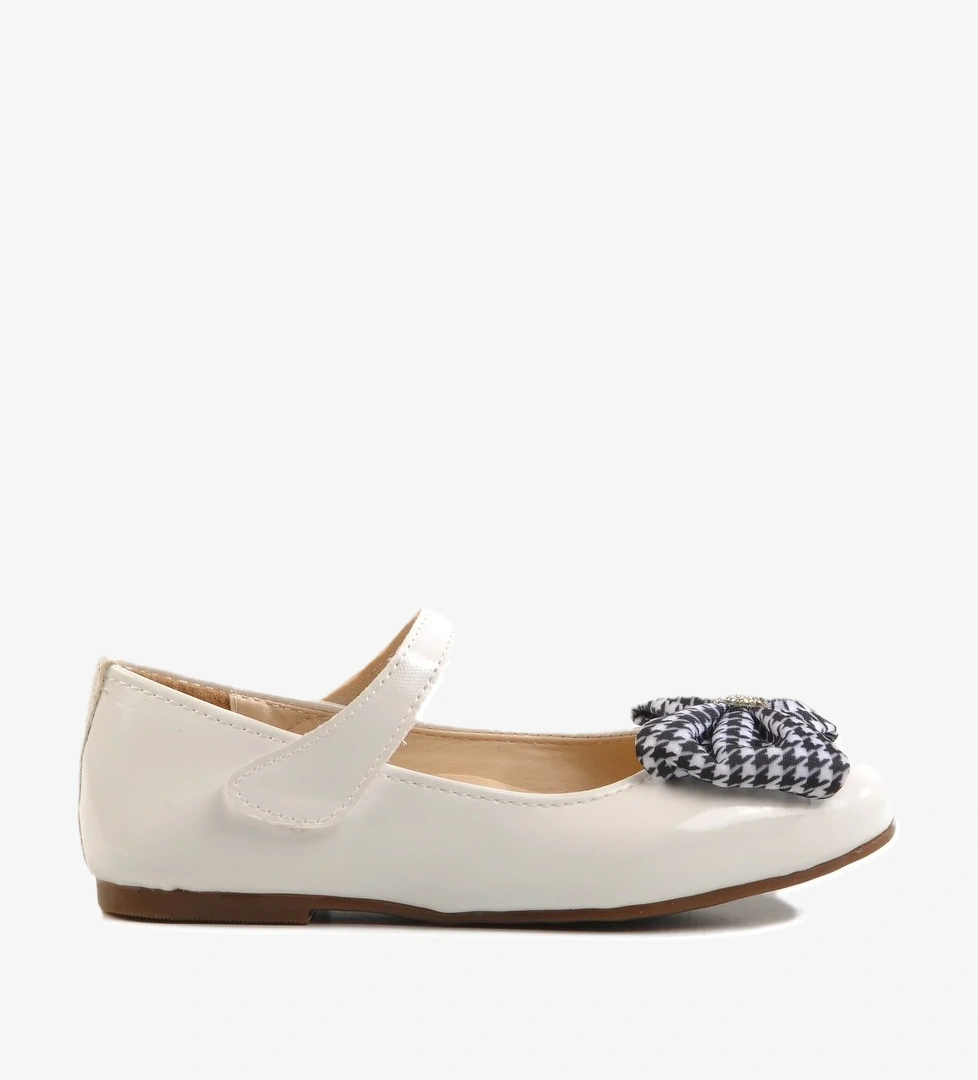 Beyaz Rugan Kız Çocuk Fiyonk Kurdeleli Babet 180 P