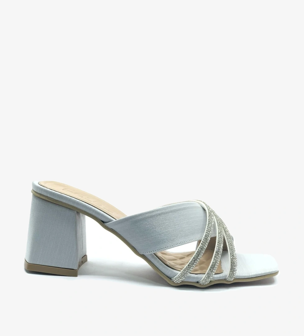 Feles Saten Şerit Desenli Topuklu Kadın Terlik model görseli