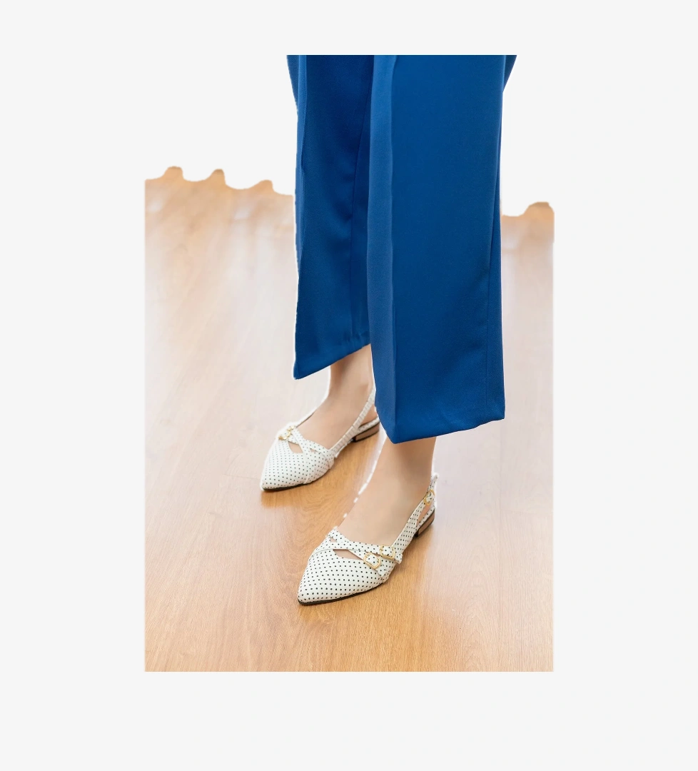 Pably Beyaz Puantiye ( 2 cm Topuklu ) Sivri Burun Ayakkabı