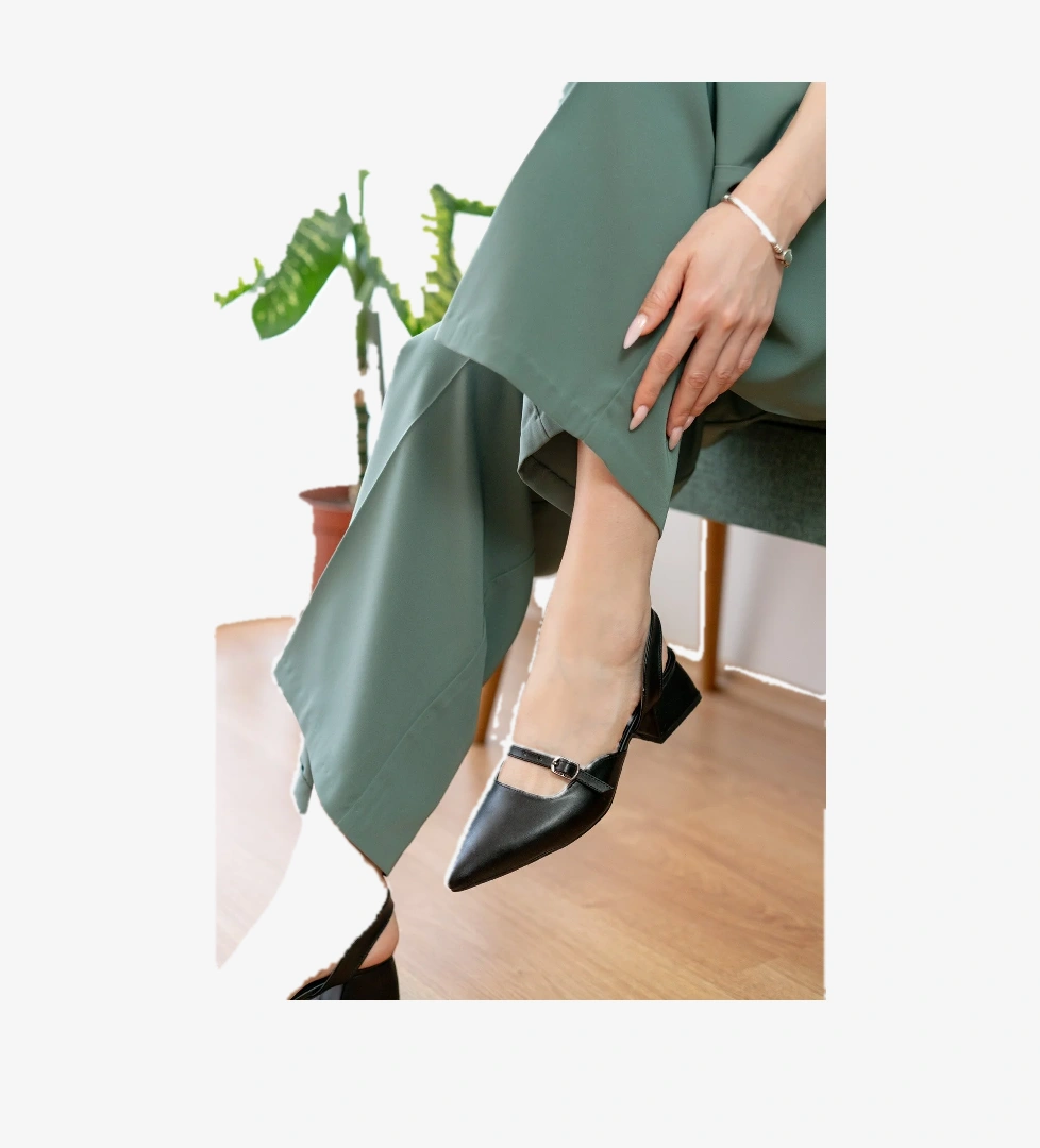 Lovis Siyah Önü Baretli ( 4 cm Topuklu ) Sivri Burun Topuklu Ayakkabı