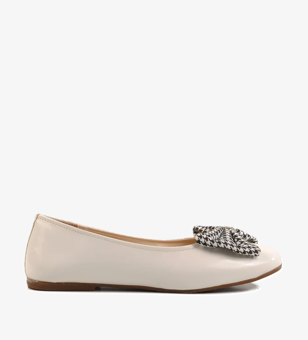 Beyaz Rugan Fiyonk Kurdeleli Kız Çocuk Babet 180 F