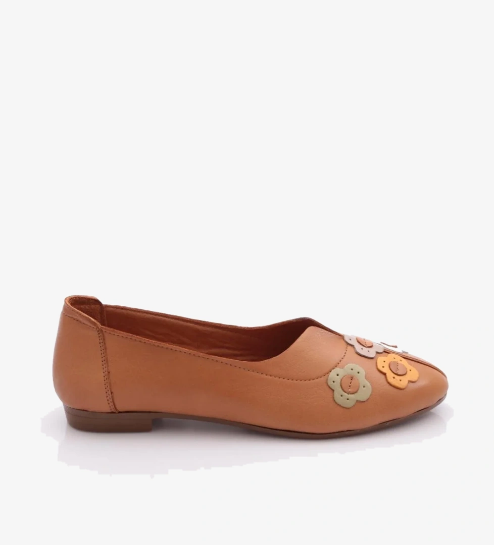 Dgn 200 Kadin Çiçek Aksesuarli Zenne Babet model görseli