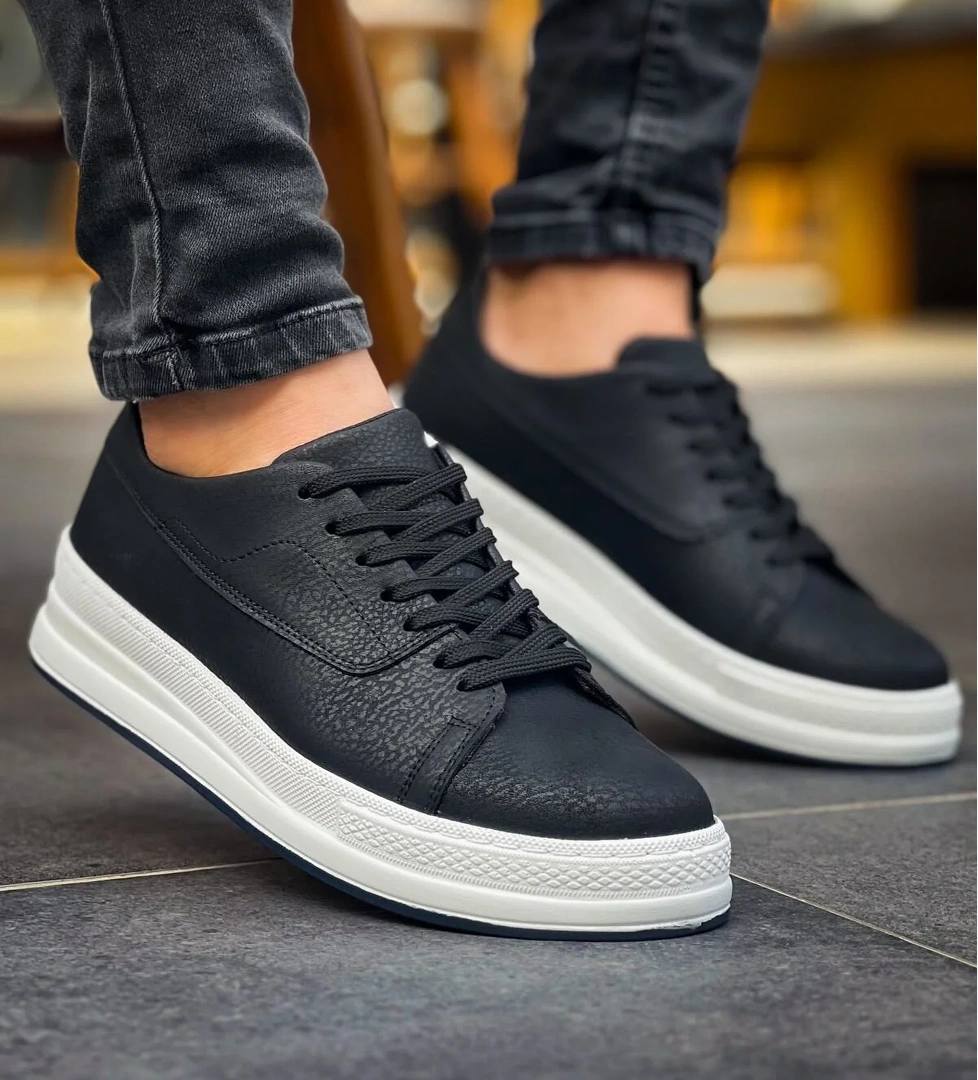 Pabucmarketi Bağcıklı Erkek Günlük Ayakkabı Siyah Beyaz model görseli