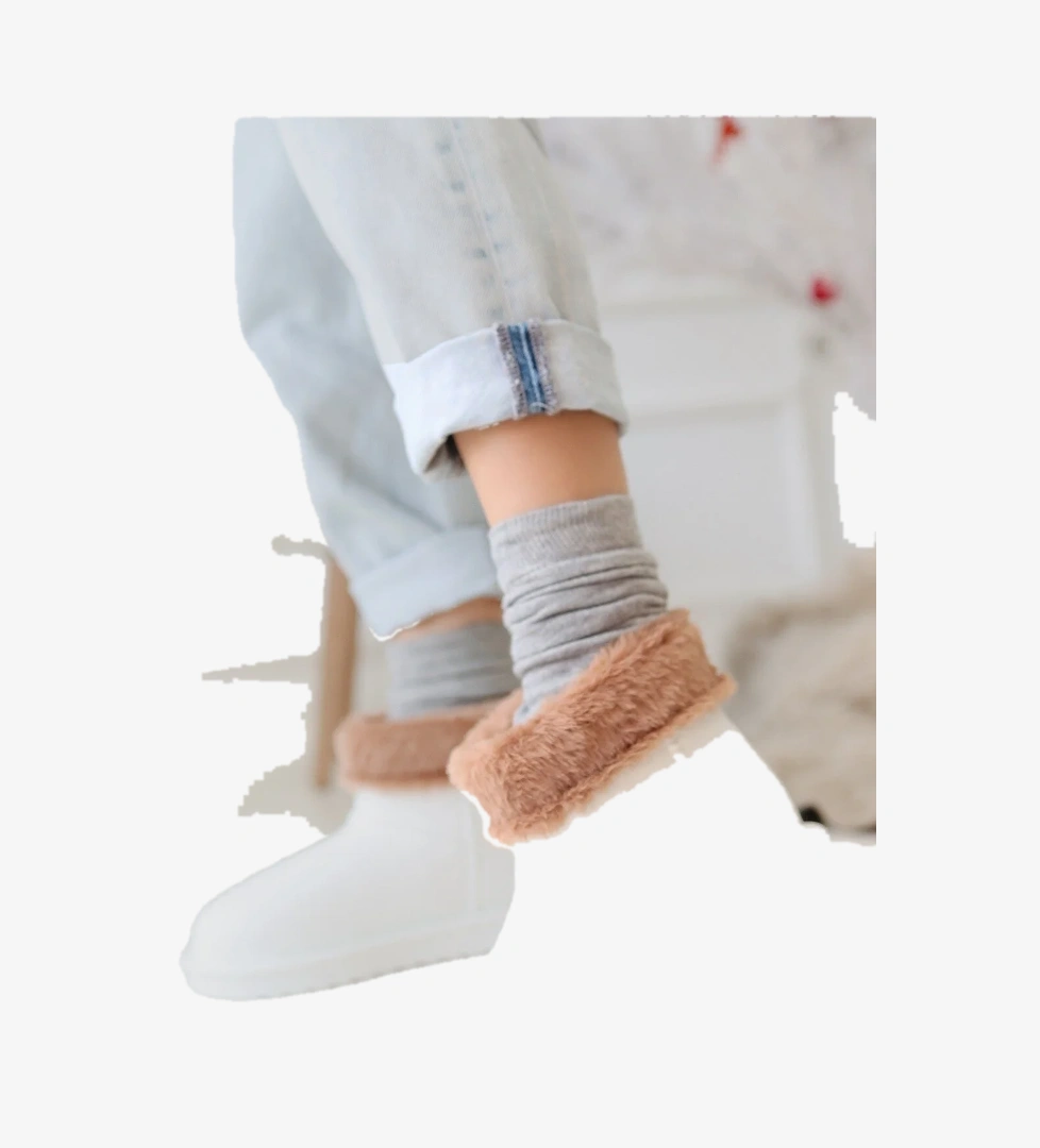 Beyaz Oval Burunlu Su Geçirmez İçi Kürklü Kadın Bot - Görsel 1