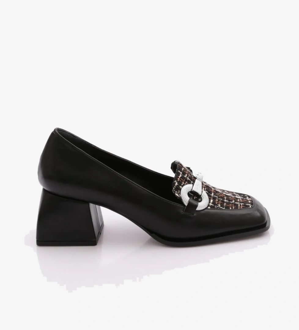 Dgn 335 Kadin Kare Burun Üzeri Tekstil Metal Toka Kisa Ökçeli Ayakkabi model görseli