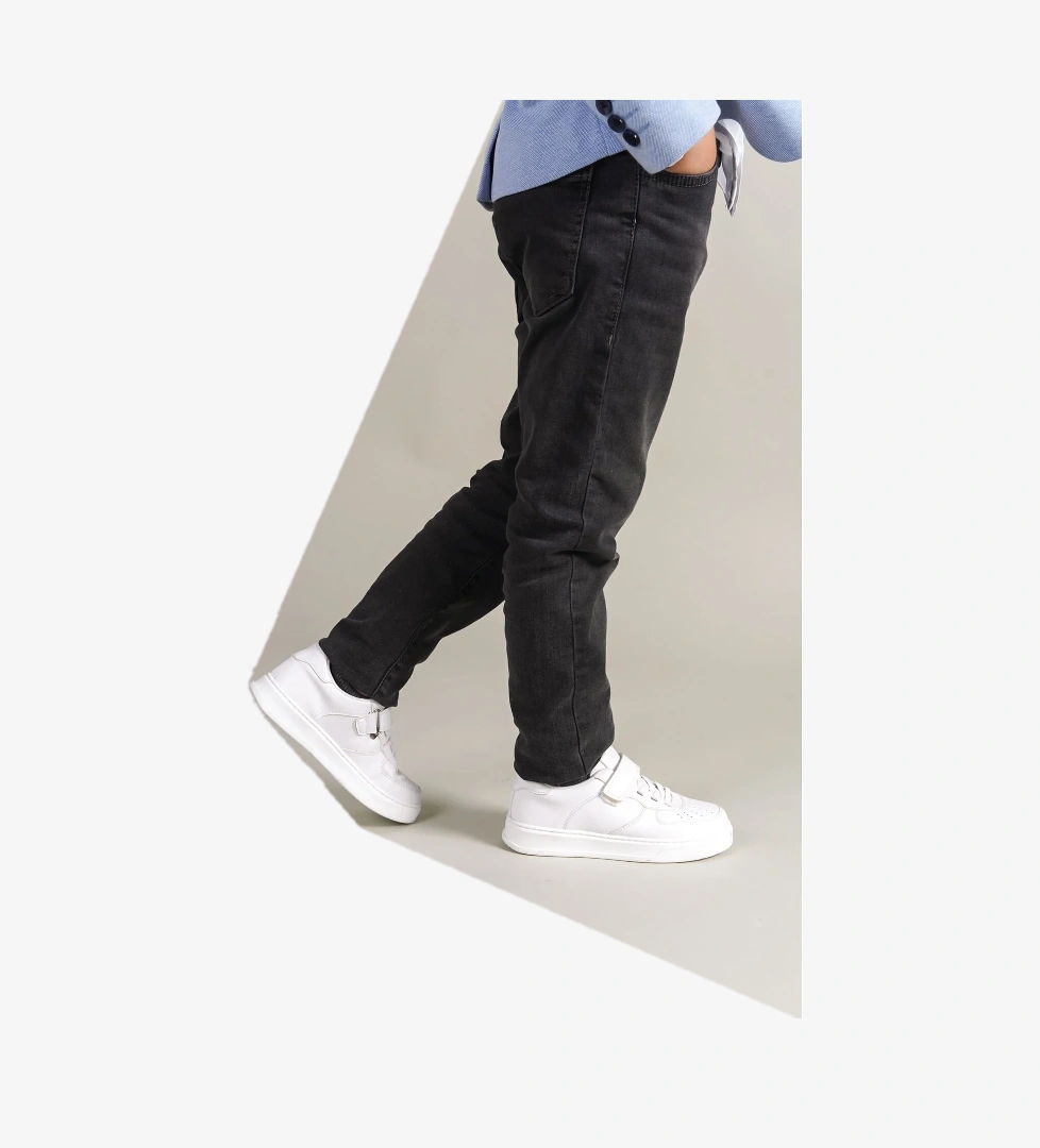 Pabucmarketi Cırtlı Bağcık Detaylı Erkek Çocuk Günlük Yürüyüş Ayakkabısı Beyaz model görseli