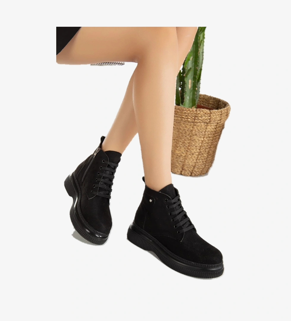 Pabucmarketi Siyah Süet Bağcıklı Kadın Bot model görseli