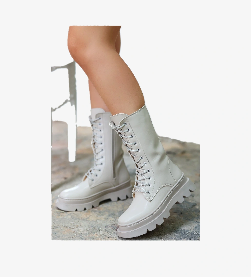 Pabucmarketi Kadın Bej Bağcıklı Bot model görseli