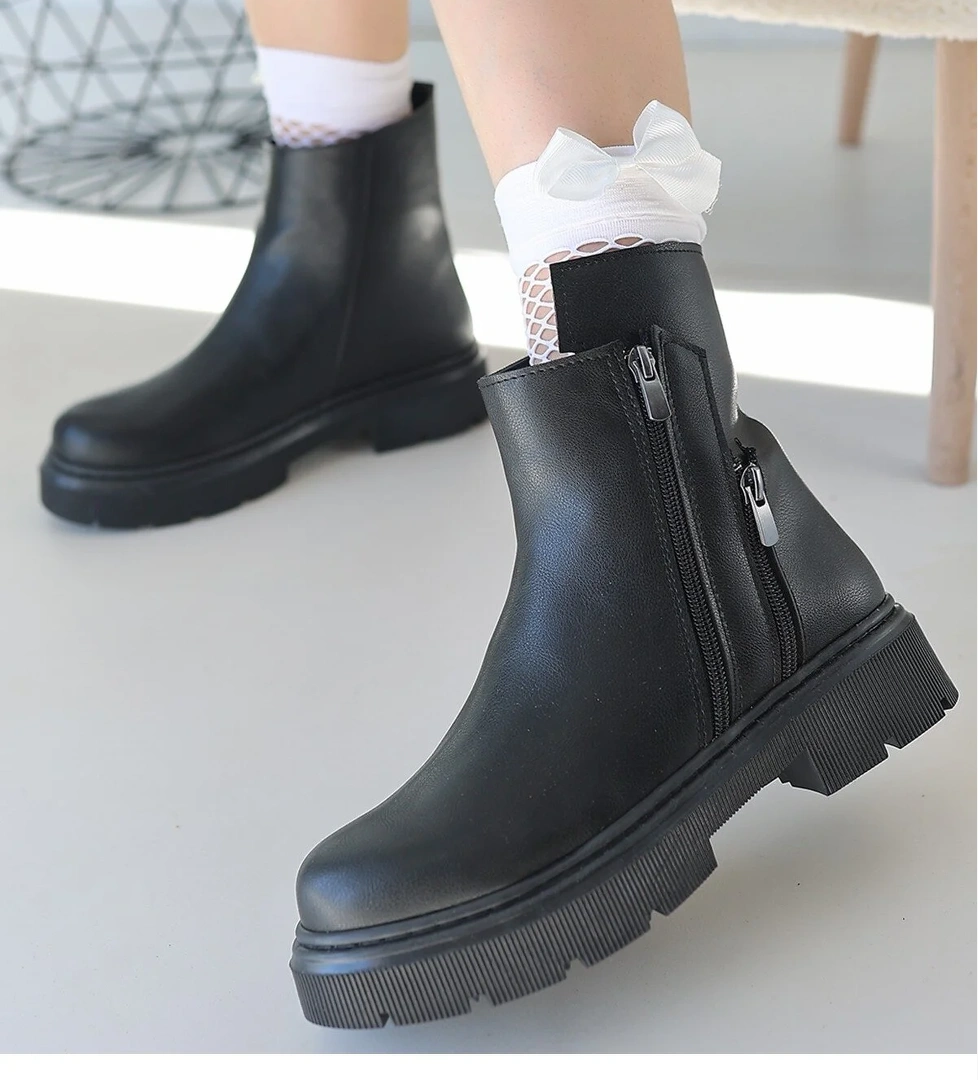 Kadın Siyah Fermuar Aksesuarlı Günlük Bot