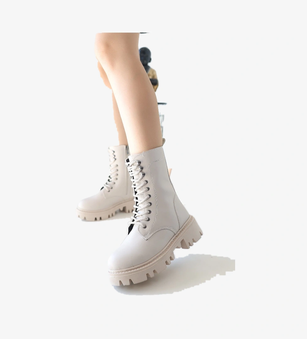 Pabucmarketi Bej Suni Deri Bağcıklı Kadın Bot model görseli