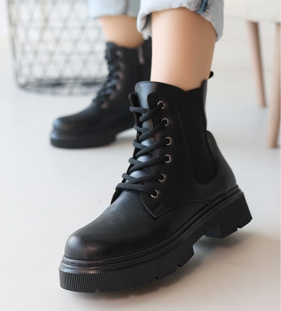 Pabucmarketi Kadın Bağcıklı Günlük Bot model görseli