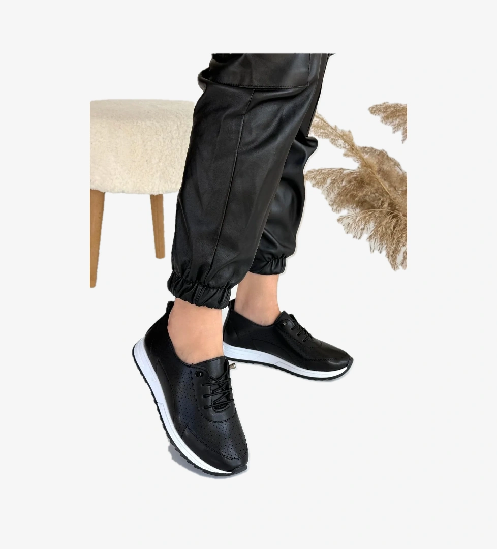 Siyah Suni Deri Bağcıklı Kadın Spor Ayakkabı