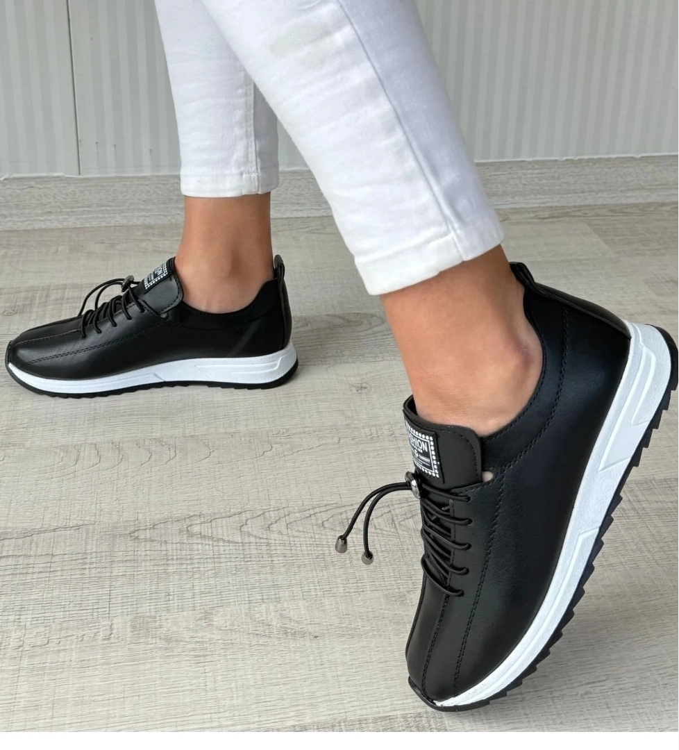 Pabucmarketi Siyah Bej Suni Deri Bağcıklı Kadın Sneaker Ayakkabı model görseli