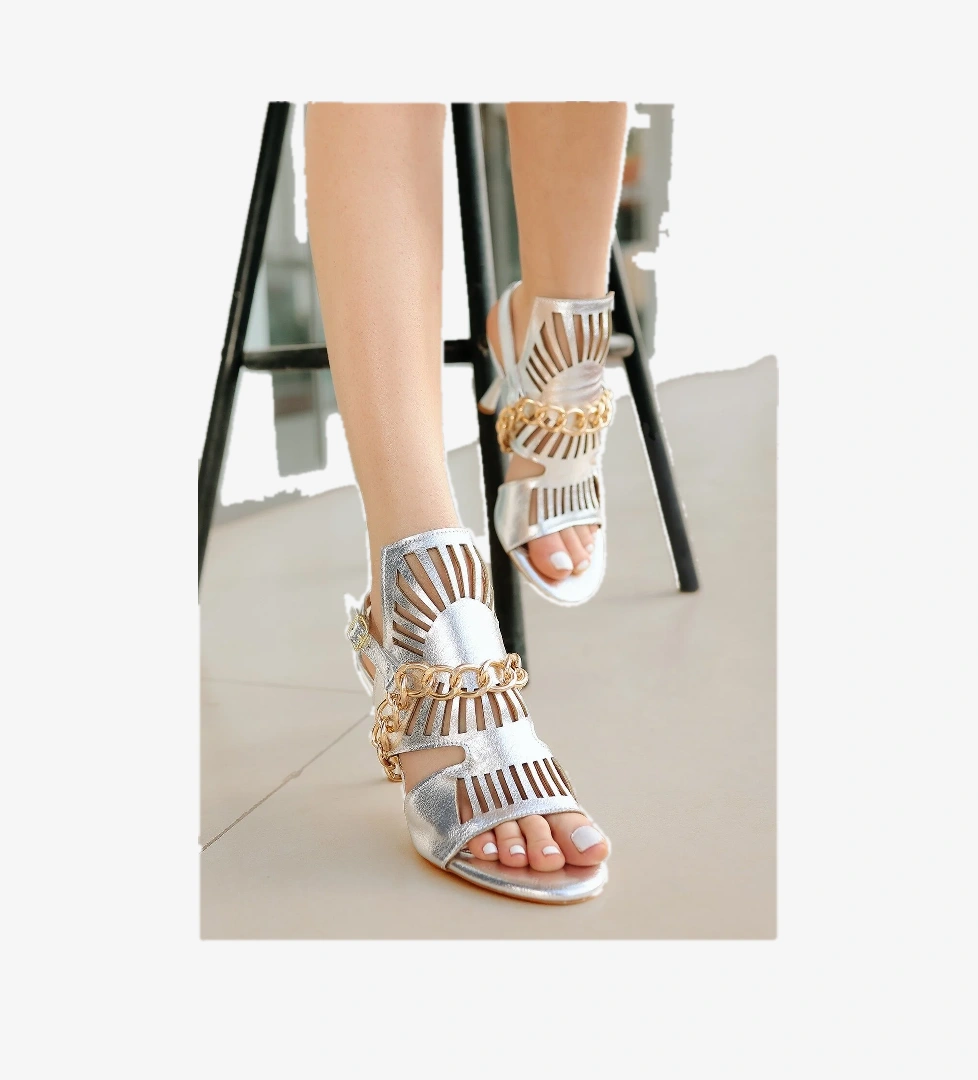 Pabucmarketi Kadın Gümüş Gri Suni Deri Topuklu Sandalet model görseli