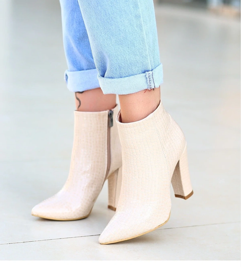 Kadın Ten Bej Rugan Desenli Topuklu Bot