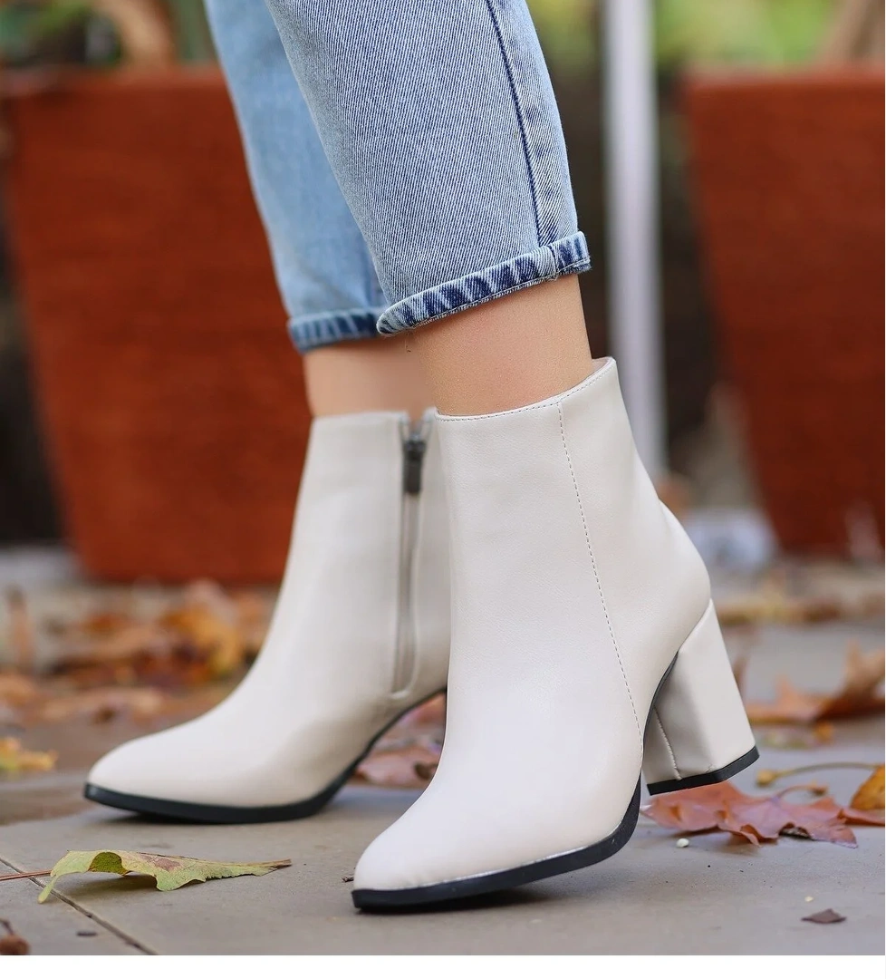 Pabucmarketi Bej Suni Deri Topuklu Kadın Bot model görseli