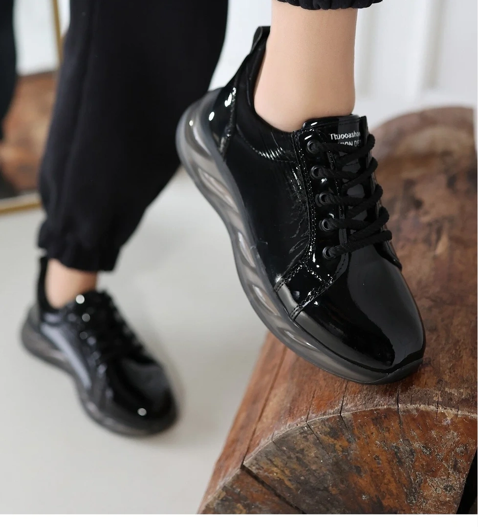 Pabucmarketi Siyah Rugan Bağcıklı Gri Tabanlı Kadın Spor Ayakkabı model görseli