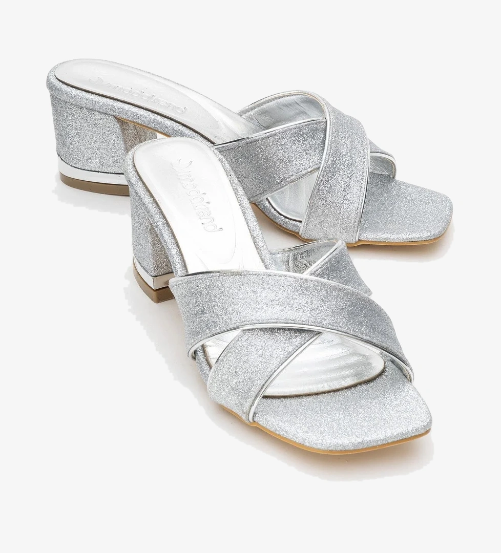 Ccway Çapraz Bantlı Kadın Topuklu Terlik Si̇yah Gümüş Kumsi̇m model görseli