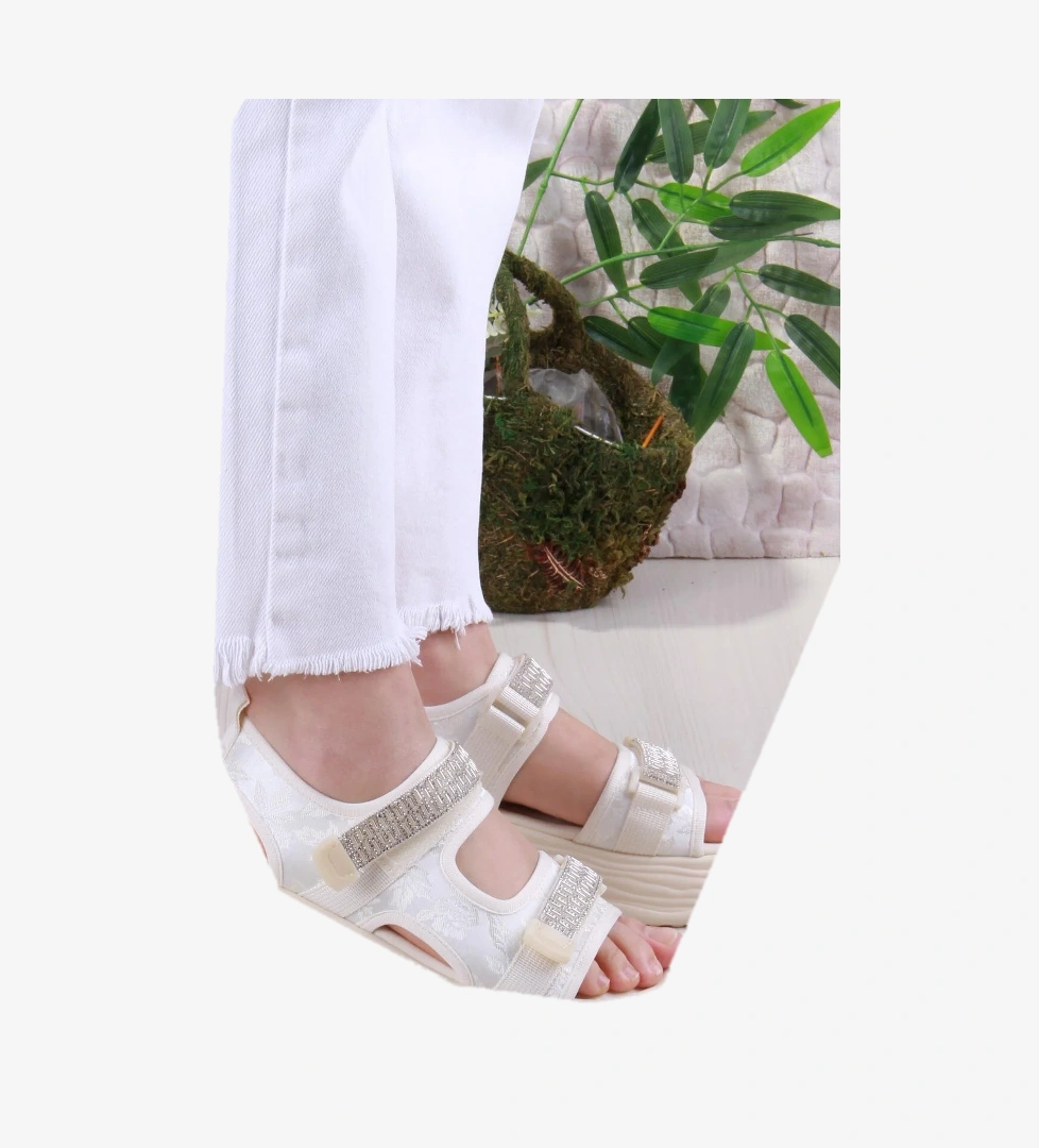 GJ 25Y417 Rahat Air Taban Taş Detaylı Çırtlı Kalın Taban Kadın Sandalet - Görsel 1