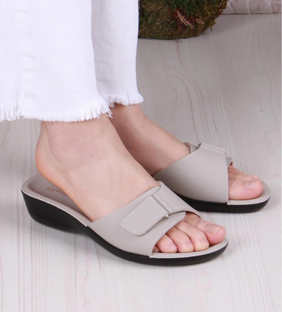 Siena-4 Bej Rahat Ortapedik Cırtlı Kadın Terlik - Görsel 1