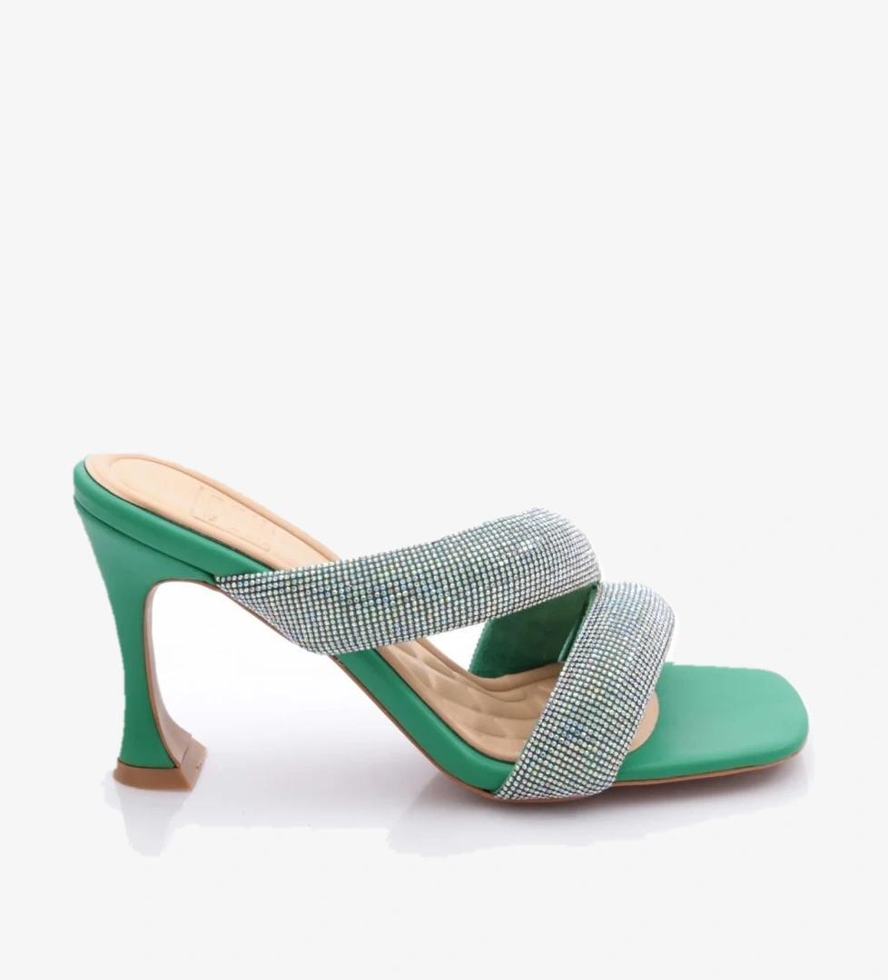 Dgn 8038 Kadin Silver Taşli Bant Atmali Topuklu Terlik model görseli