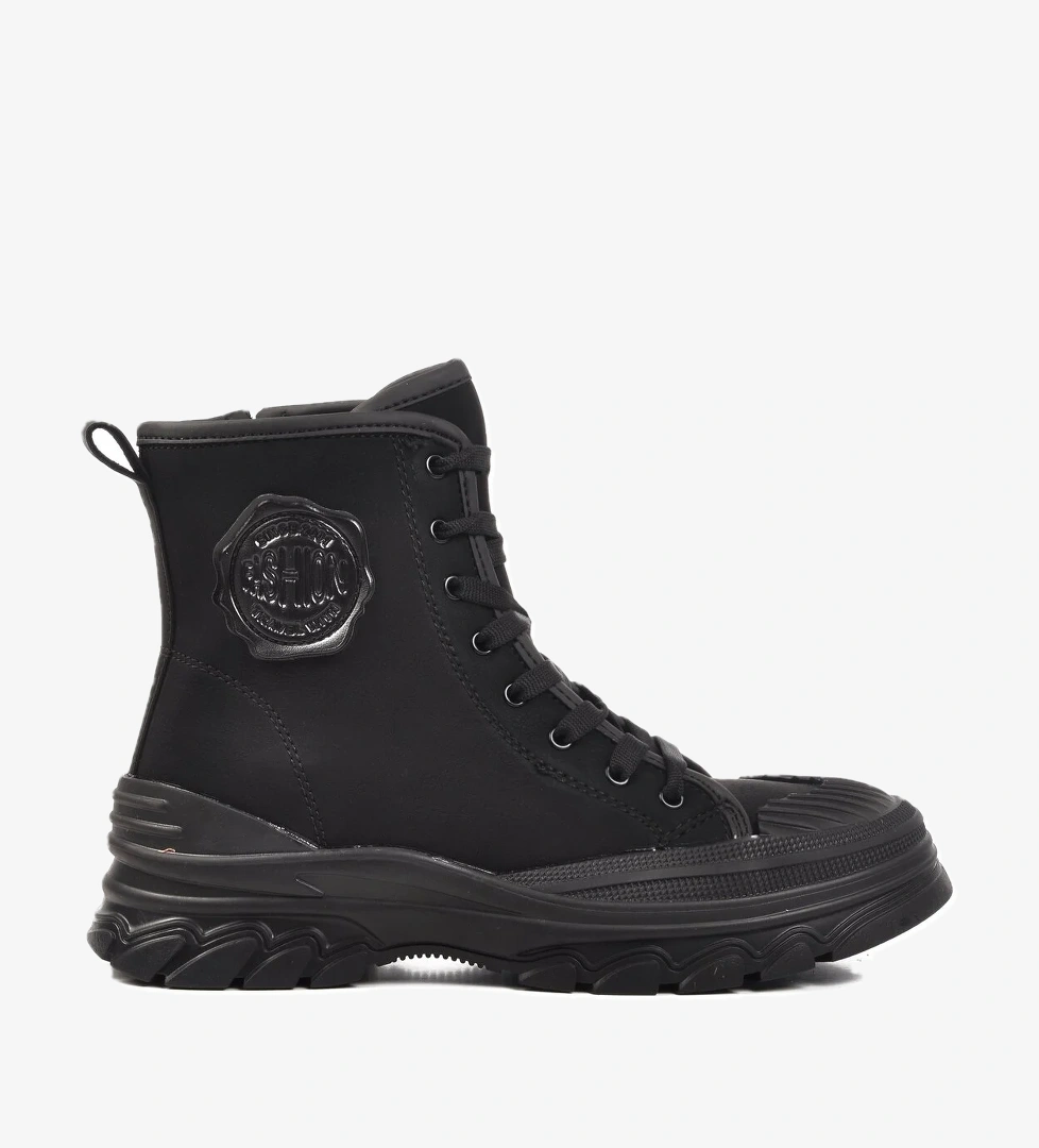 Siyah İçi Kürklü Kadın Bot