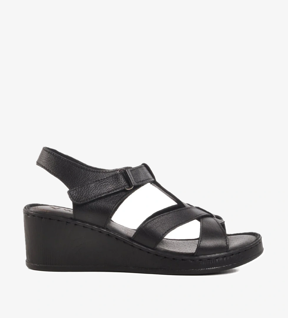 Siyah Hakiki Deri Kadın Dolgu Topuk Sandalet 9200 Z