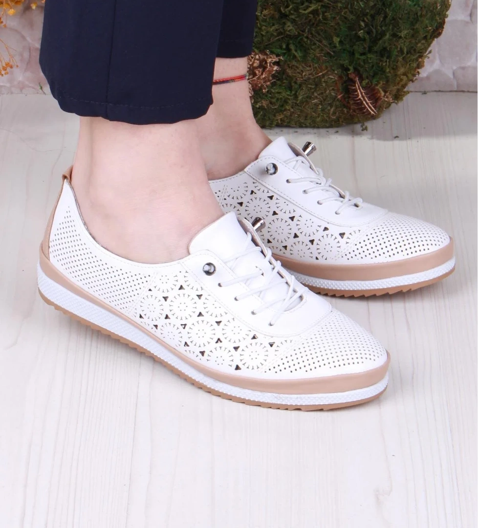 701-3 Anatomik Rahat Lazer Baskılı Delikli Lastik Bağcıklı Kadın Ayakkabı