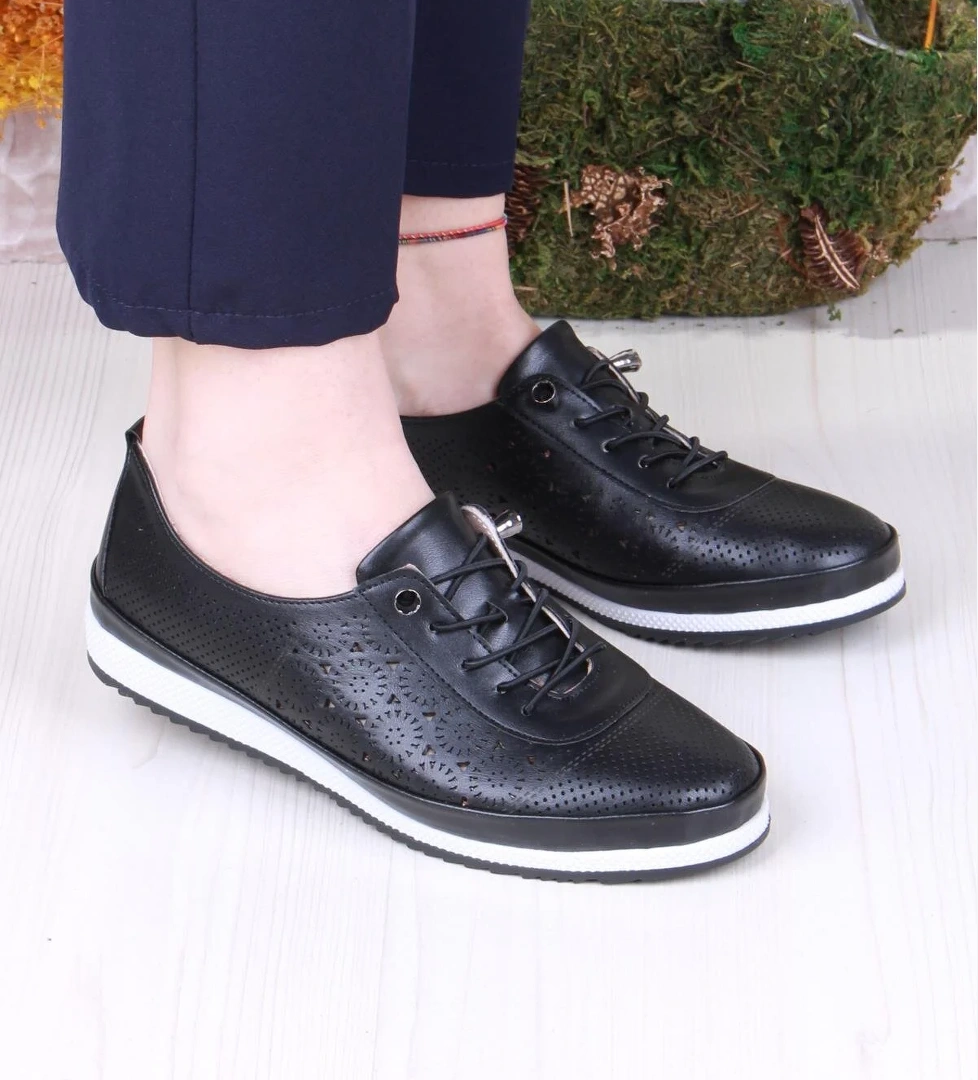 Fort 701-3 Anatomik Rahat Lazer Baskılı Delikli Lastik Bağcıklı Kadın Ayakkabı model görseli