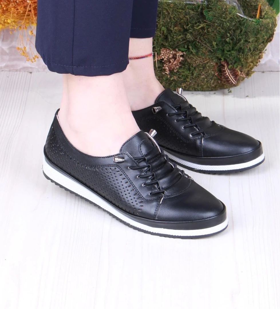 Fort 703 Anatomik Rahat Lazer Baskılı Delikli Lastik Bağcıklı Kadın Ayakkabı model görseli