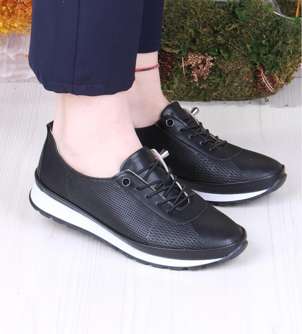 Fort 701-5 Anatomik Rahat Lazer Baskılı Lastik Bağcıklı Kadın Ayakkabı model görseli