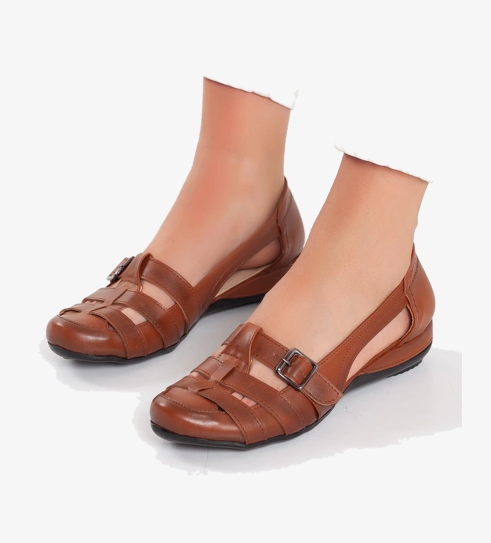 Ayakdaş Toka Detaylı Kadın Babet Ayakkabı model görseli