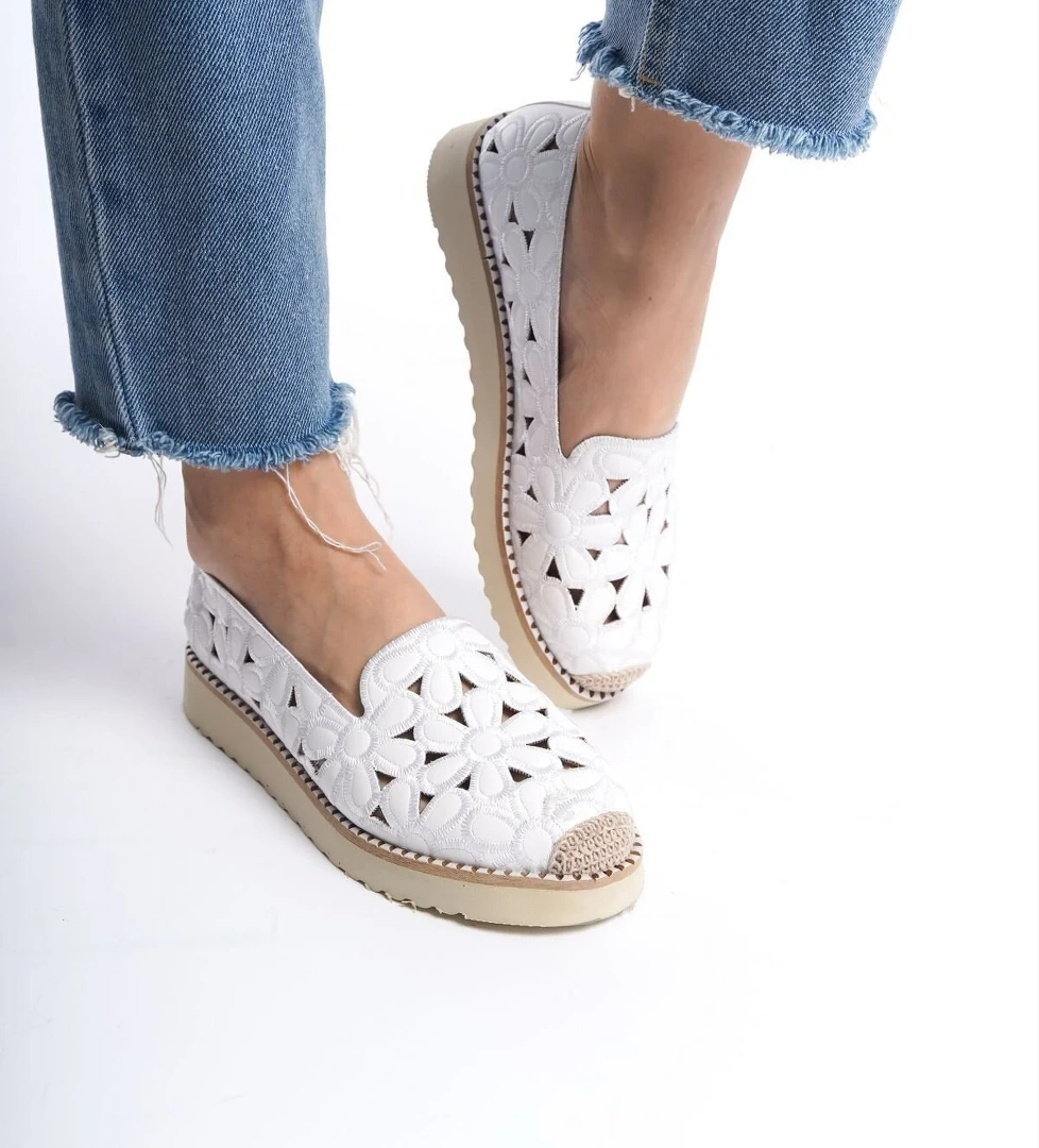 Feles Çiçek Detaylı Kadın Babet Ayakkabı model görseli