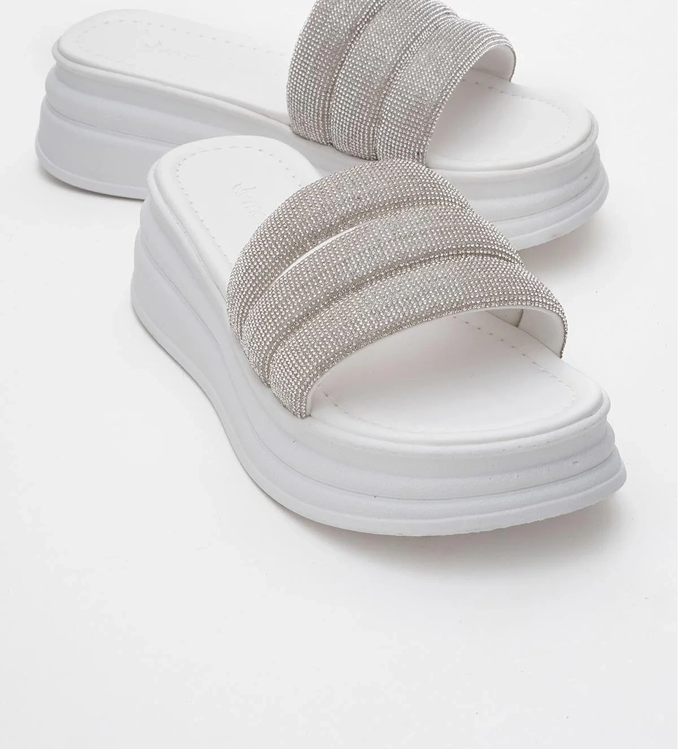 Ccway Kadın Kalın Taşlı Biyeli Terlik model görseli