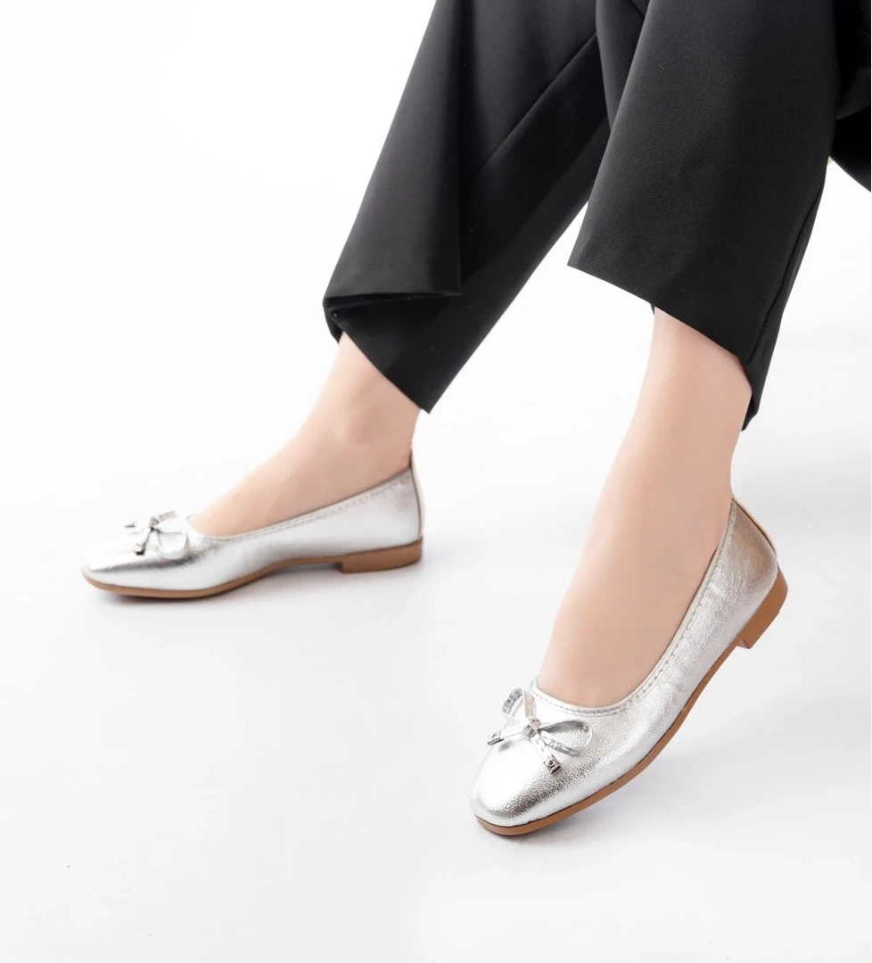 Potin Gümüş Fiyonklu ( 2 cm) Oval Burunlu Günlük Kullanım Babet