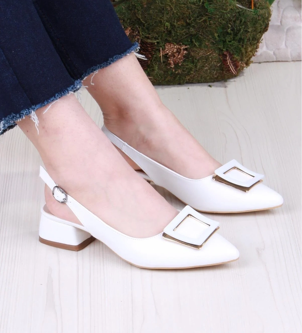 090-30130 Arkası Açık Toka Detaylı Alçak Topuk Kadın Ayakkabı