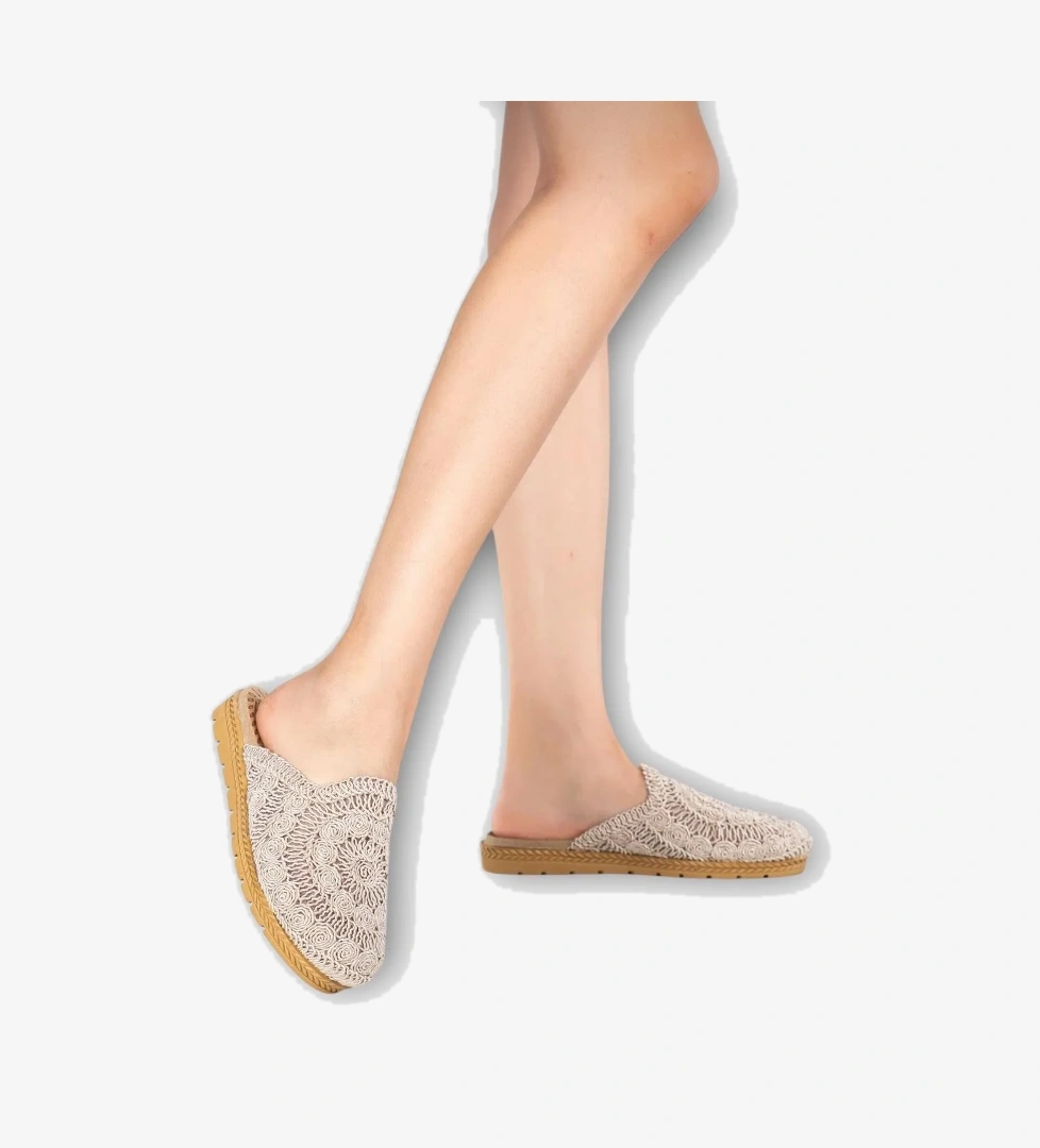 Kadın Hasır Örgü İşlemeli Önü Kapalı Günlük Rahat Terlik BEJ