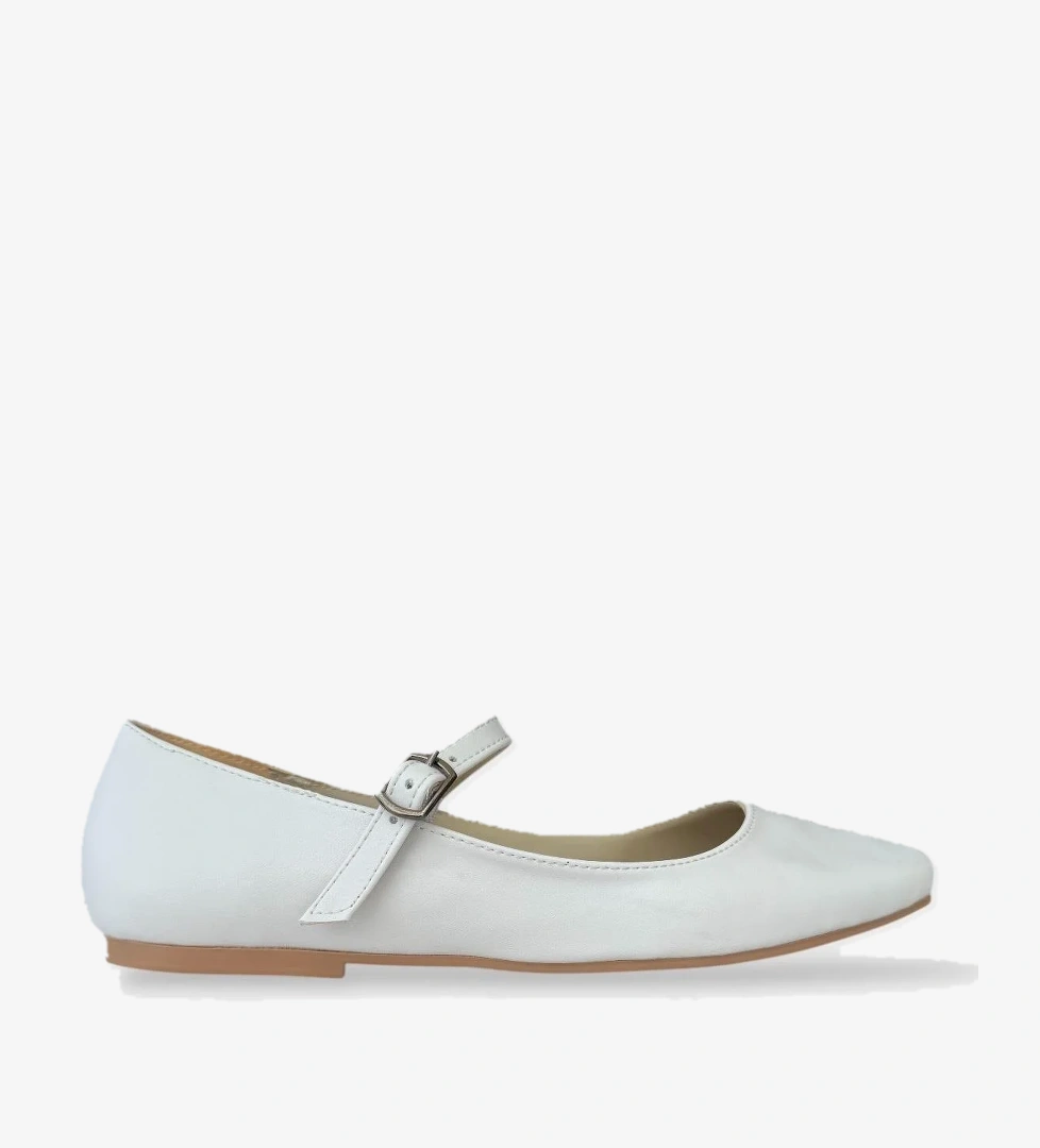 Liger Kadın Kemer Detay Babet Ayakkabı Si̇yah Beyaz model görseli