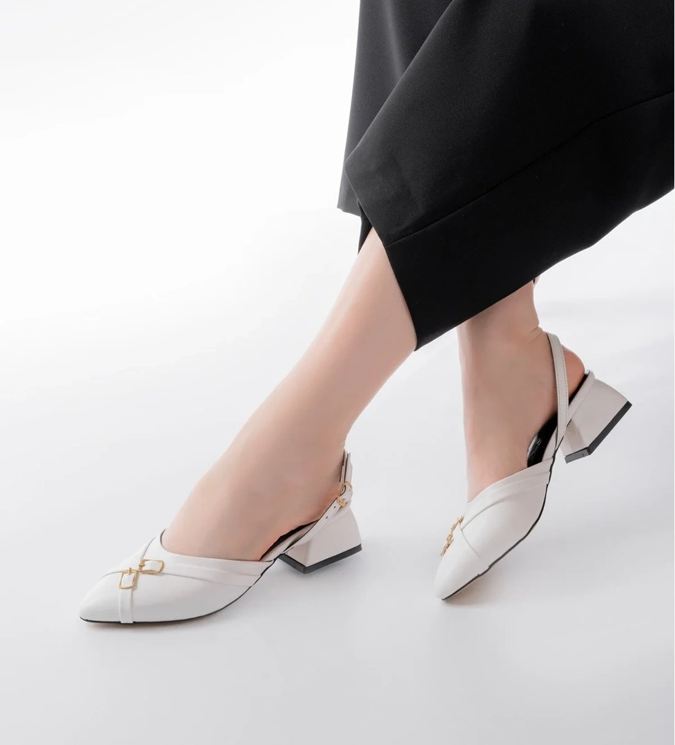 Gabriel Beyaz Çapraz Tokalı (4 cm Topuklu) Sivri Burun Babet Ayakkabı